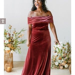 The Revelry Court Velvet Bridesmaid dress size 4 - in EMERALD